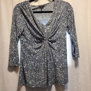 Women's Daisy Fuentes size medium gray and white ruched blouse with 3/4 sleeves